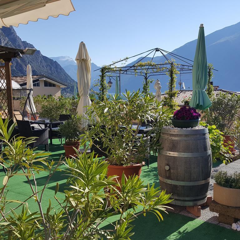 Casa Albergo Sorriso (Adults Only) Limone sul Garda Exterior foto